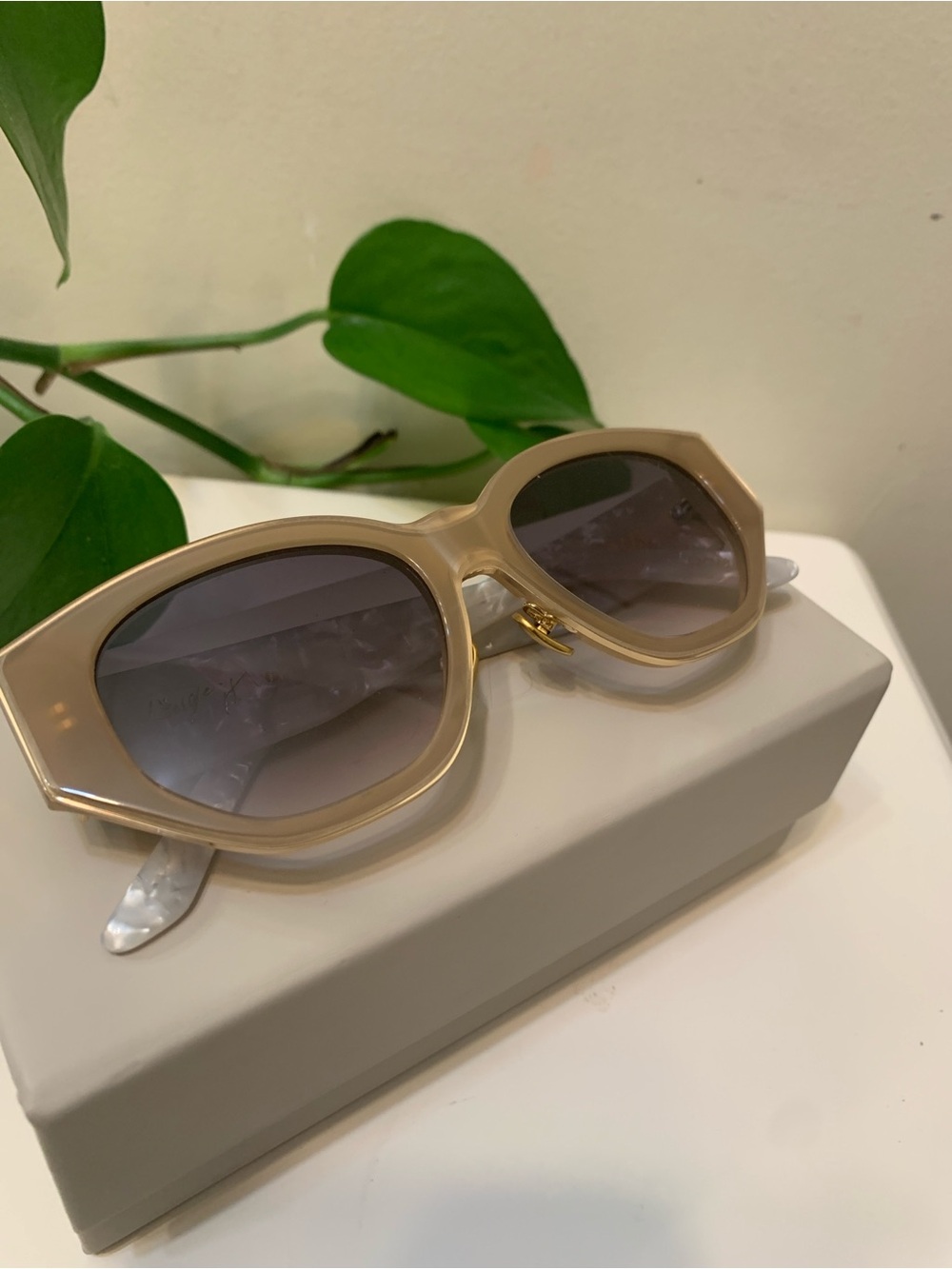 DEZI Gold Cateye Sunglasses Charge It style with Glasses Case